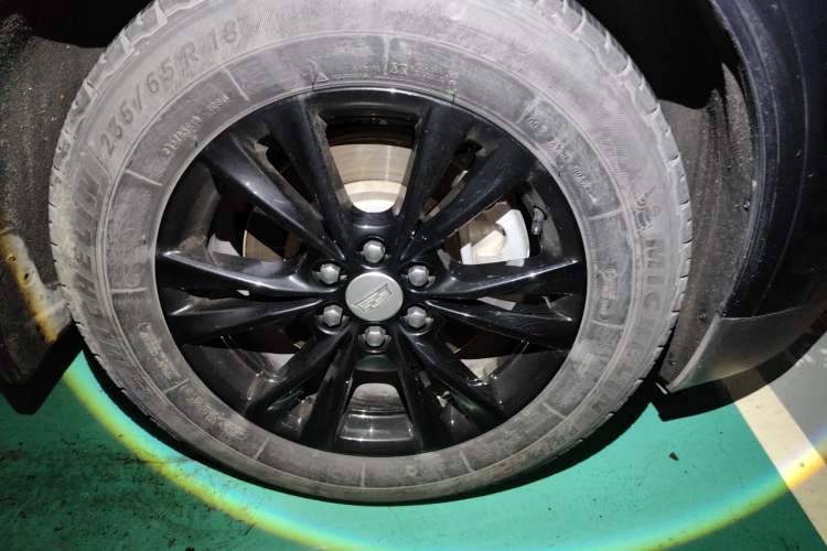 Used Cadillac XT5 2020 28T Luxury Version Right Front Wheel Hub