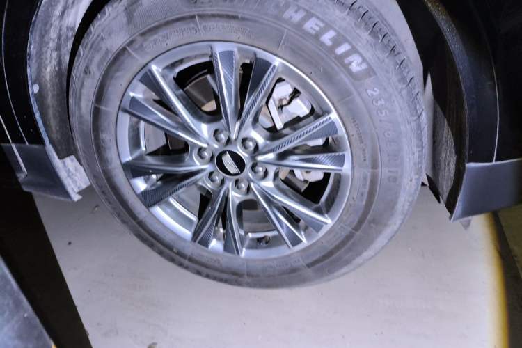 Used Cadillac XT5 2020 Revised Version 28T Luxury Edition Right Front Wheel Hub