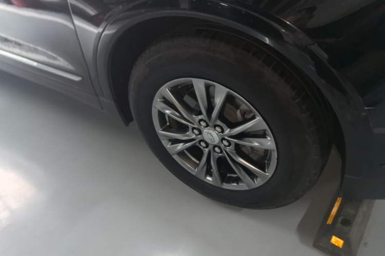 Used Cadillac XT5 2020 28T Luxury Version Right Front Wheel Hub
