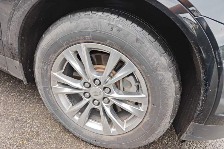 Used Cadillac XT5 2020 Revised Version 28T Luxury Edition Right Front Wheel Hub