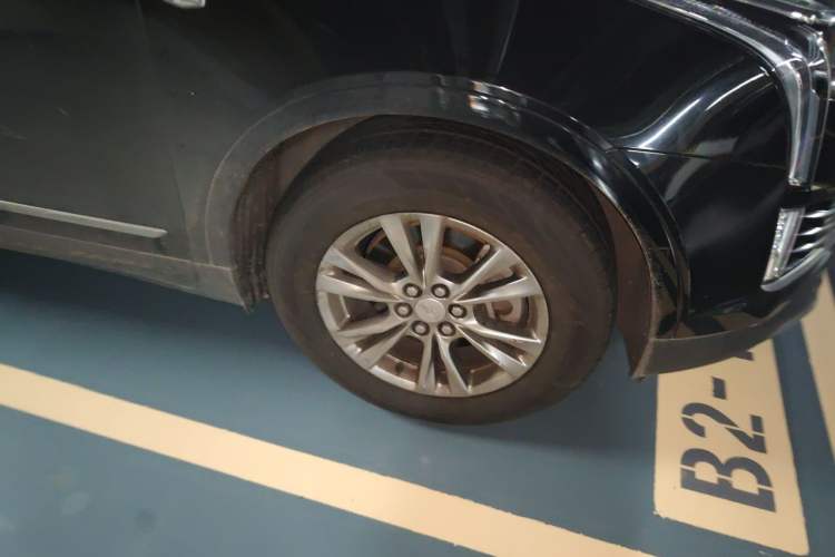 Used Cadillac XT5 2020 Revised Version 28T Luxury Edition Right Front Wheel Hub
