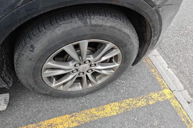 Used Cadillac XT5 2020 Revised Version 28T Four-Wheel Drive Luxury Edition Right Front Wheel Hub