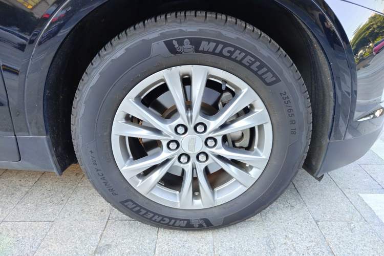Used Cadillac XT5 2020 Revised Version 28T Luxury Edition Right Front Wheel Hub