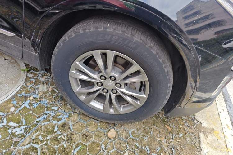 Used Cadillac XT5 2020 Revised Version 28T Luxury Edition Right Front Wheel Hub