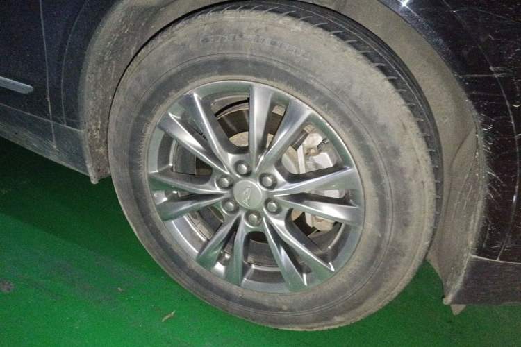 Used Cadillac XT5 2020 28T Luxury Version Right Front Wheel Hub