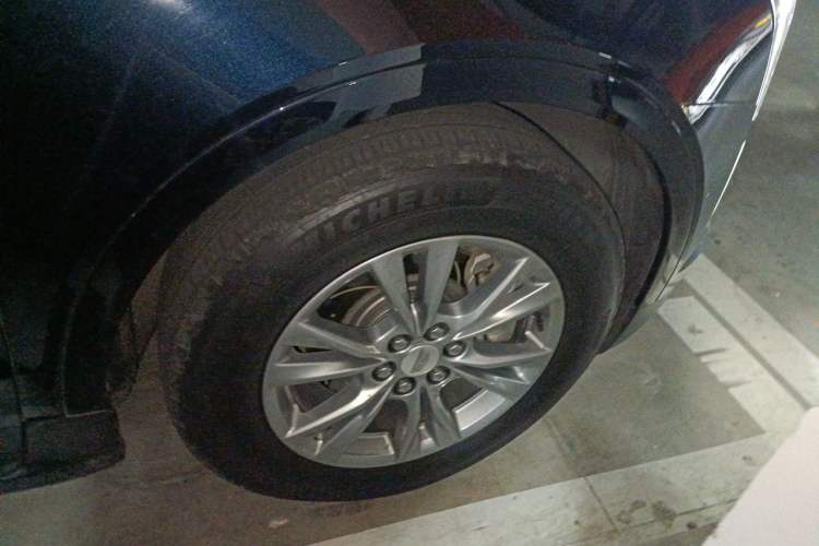 Used Cadillac XT5 2020 28T Luxury Version Right Front Wheel Hub