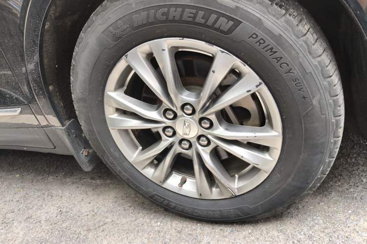 Used Cadillac XT5 2020 28T Luxury Version Right Front Wheel Hub