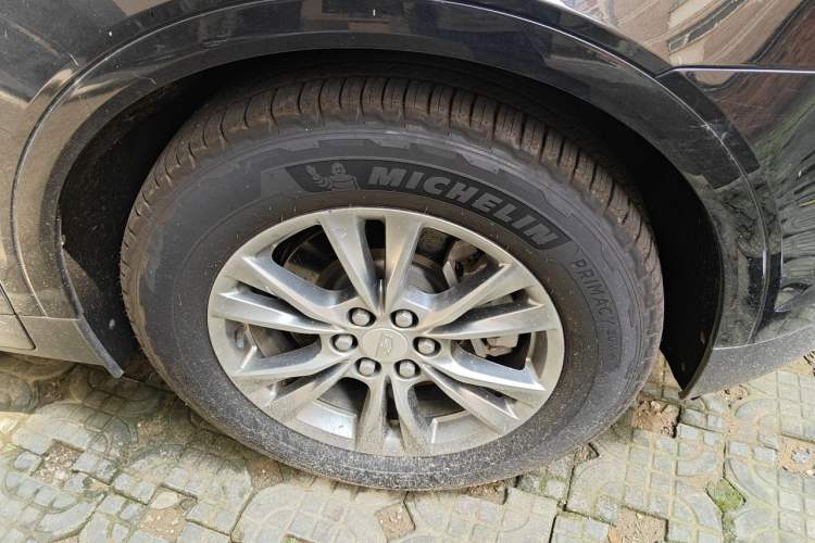 Used Cadillac XT5 2020 28T Four-Wheel Drive Luxury Version Right Front Wheel Hub