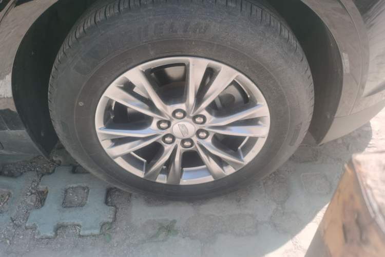Used Cadillac XT5 2020 Revised Version 28T Tech Edition Right Front Wheel Hub
