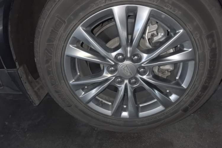 Used Cadillac XT5 2020 Revised Version 28T Luxury Edition Right Front Wheel Hub
