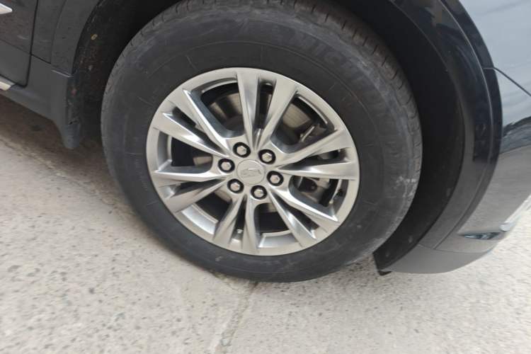 Used Cadillac XT5 2020 Revised Version 28T Luxury Edition Right Front Wheel Hub