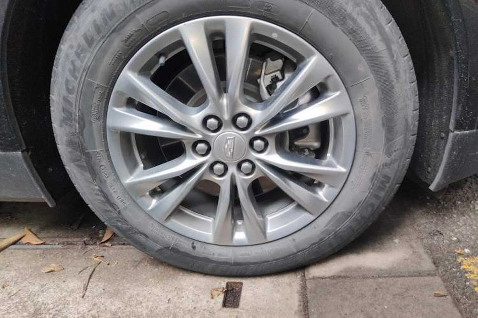 Used Cadillac XT5 2020 Revised Version 28T Luxury Edition Right Front Wheel Hub