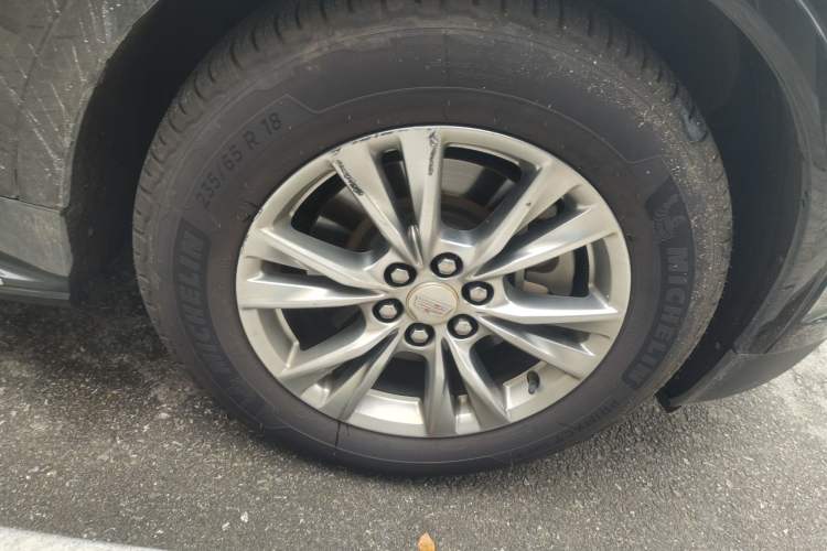 Used Cadillac XT5 2020 Revised Version 28T Luxury Edition Right Front Wheel Hub
