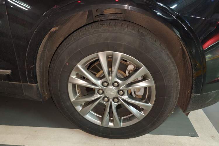 Used Cadillac XT5 2020 28T Four-Wheel Drive Luxury Version Right Front Wheel Hub