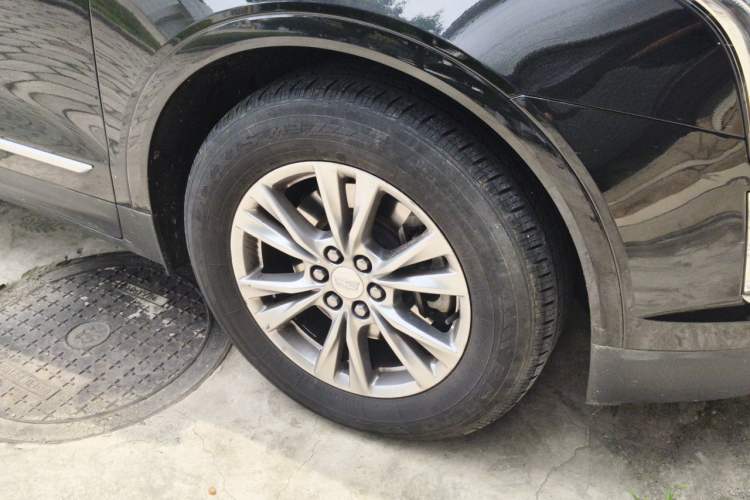 Used Cadillac XT5 2020 Revised Version 28T Luxury Edition Right Front Wheel Hub