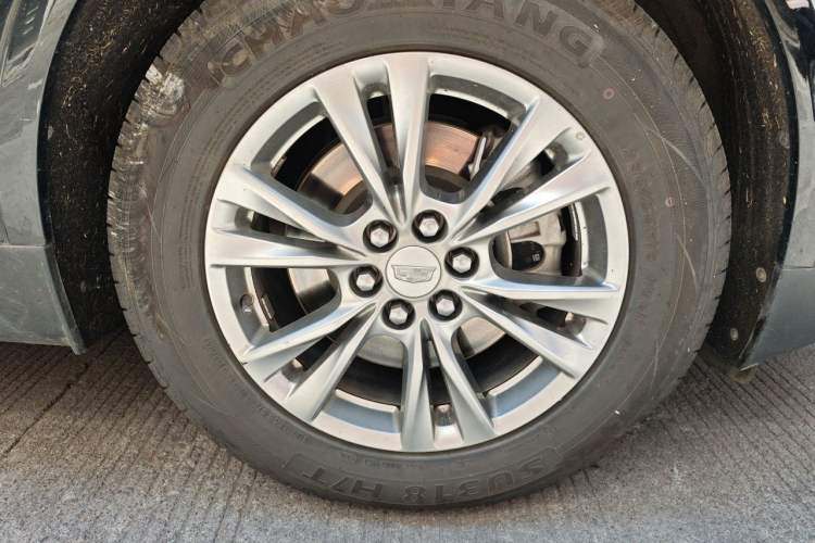 Used Cadillac XT5 2020 Revised Version 28T Four-Wheel Drive Luxury Edition Right Front Wheel Hub