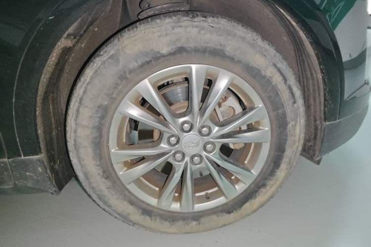 Used Cadillac XT5 2020 Revised Version 28T Luxury Edition Right Front Wheel Hub