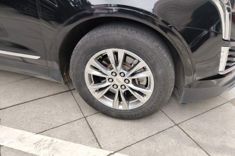Used Cadillac XT5 2020 28T Luxury Version Right Front Wheel Hub