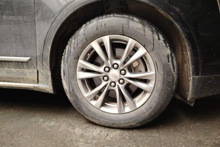 Used Cadillac XT5 2020 Revised Version 28T Luxury Edition Right Front Wheel Hub