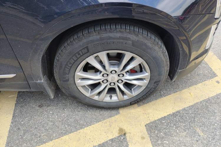 Used Cadillac XT5 2020 Revised Version 28T Luxury Edition Right Front Wheel Hub