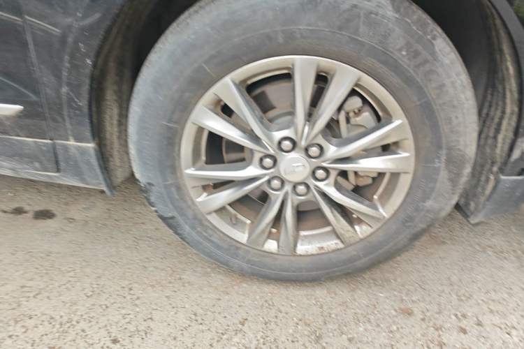 Used Cadillac XT5 2020 Revised Version 28T Luxury Edition Right Front Wheel Hub