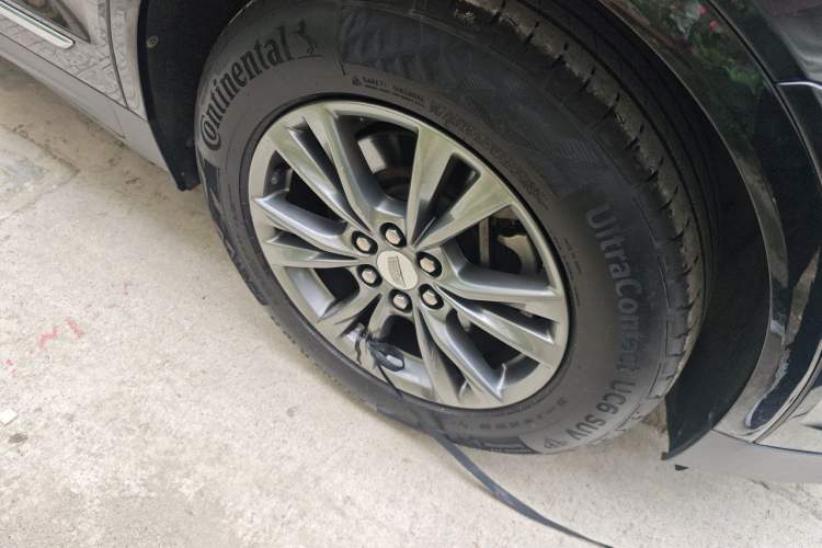 Used Cadillac XT5 2020 28T Luxury Version Right Front Wheel Hub