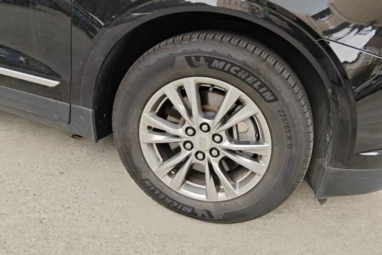 Used Cadillac XT5 2020 Revised Version 28T Luxury Edition Right Front Wheel Hub