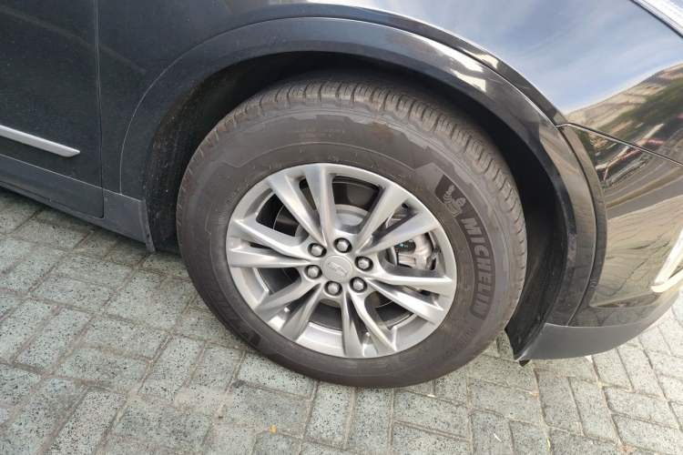 Used Cadillac XT5 2020 Revised Version 28T Four-Wheel Drive Luxury Edition Right Front Wheel Hub