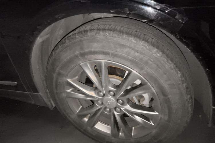 Used Cadillac XT5 2020 28T Luxury Version Right Front Wheel Hub