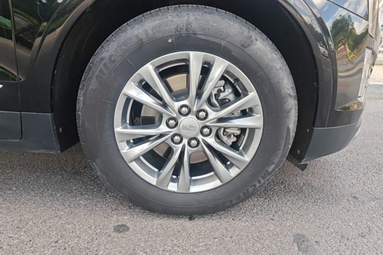 Used Cadillac XT5 2020 Revised Version 28T Luxury Edition Right Front Wheel Hub
