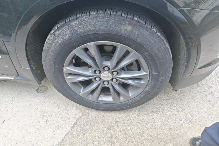 Used Cadillac XT5 2020 Revised Version 28T Luxury Edition Right Front Wheel Hub