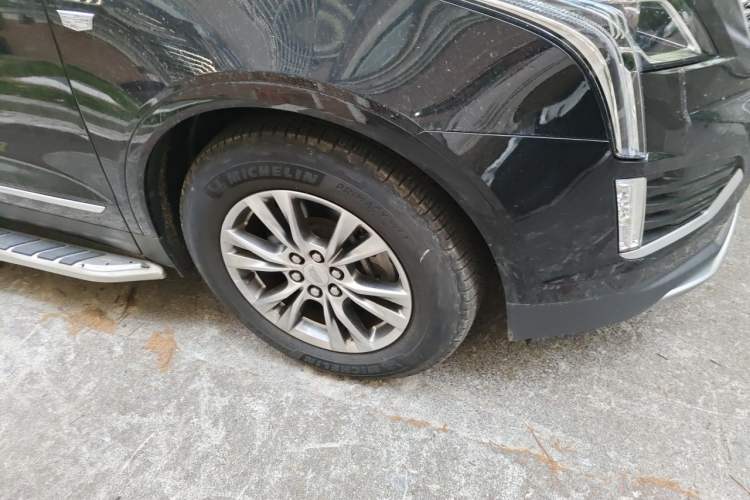 Used Cadillac XT5 2020 28T Luxury Version Right Front Wheel Hub