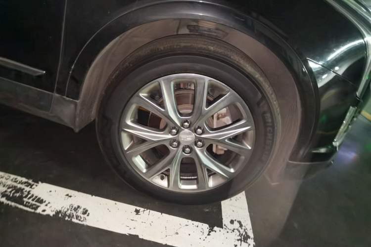 Used Cadillac XT5 2020 Updated Version 28T All-Wheel Drive Leading Sporty Type Right Front Wheel Hub