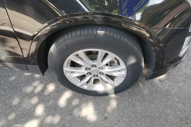 Used Cadillac XT5 2020 28T Four-Wheel Drive Tech Version Right Front Wheel Hub