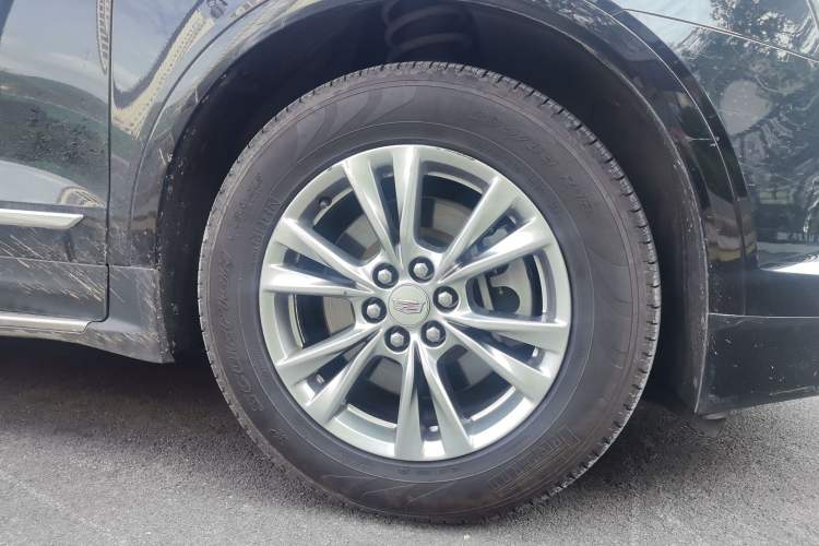 Used Cadillac XT5 2020 28T Four-Wheel Drive Tech Version Right Front Wheel Hub