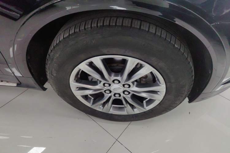 Used Cadillac XT5 2020 28T Four-Wheel Drive Luxury Version Right Front Wheel Hub