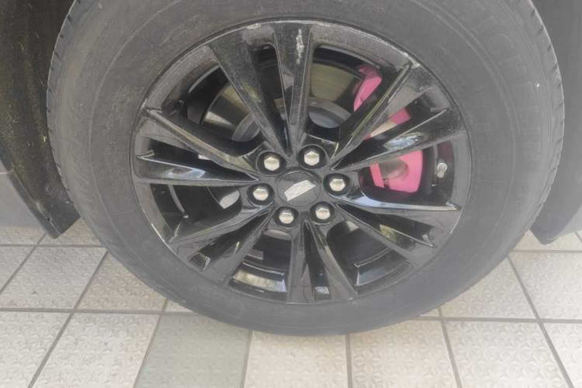 Used Cadillac XT5 2020 28T Luxury Version Right Front Wheel Hub