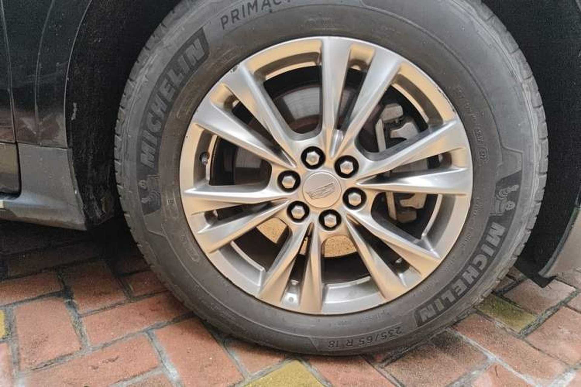 Used Cadillac XT5 2020 Revised Version 28T Luxury Edition Right Front Wheel Hub