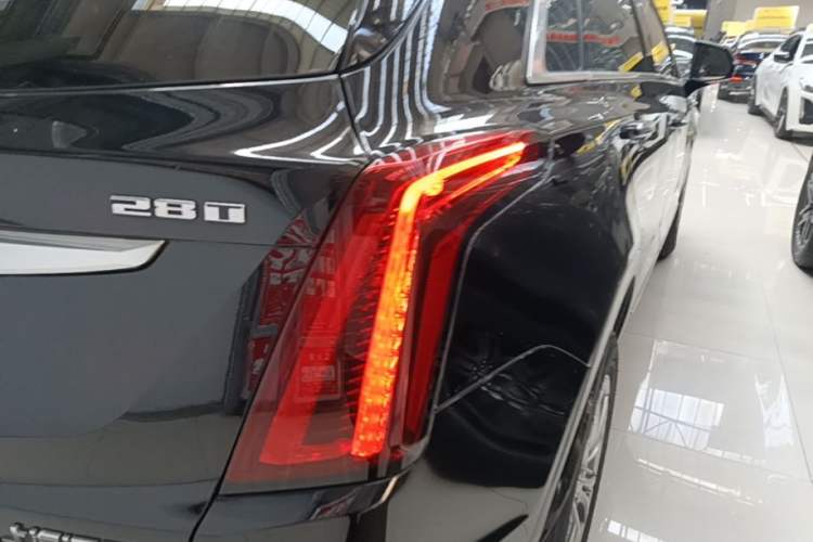 Used Cadillac XT5 2020 Revised Version 28T Luxury Edition Right Rear Taillight