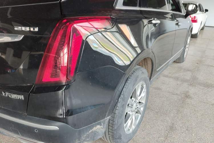 Used Cadillac XT5 2020 28T Luxury Version Right Rear Taillight