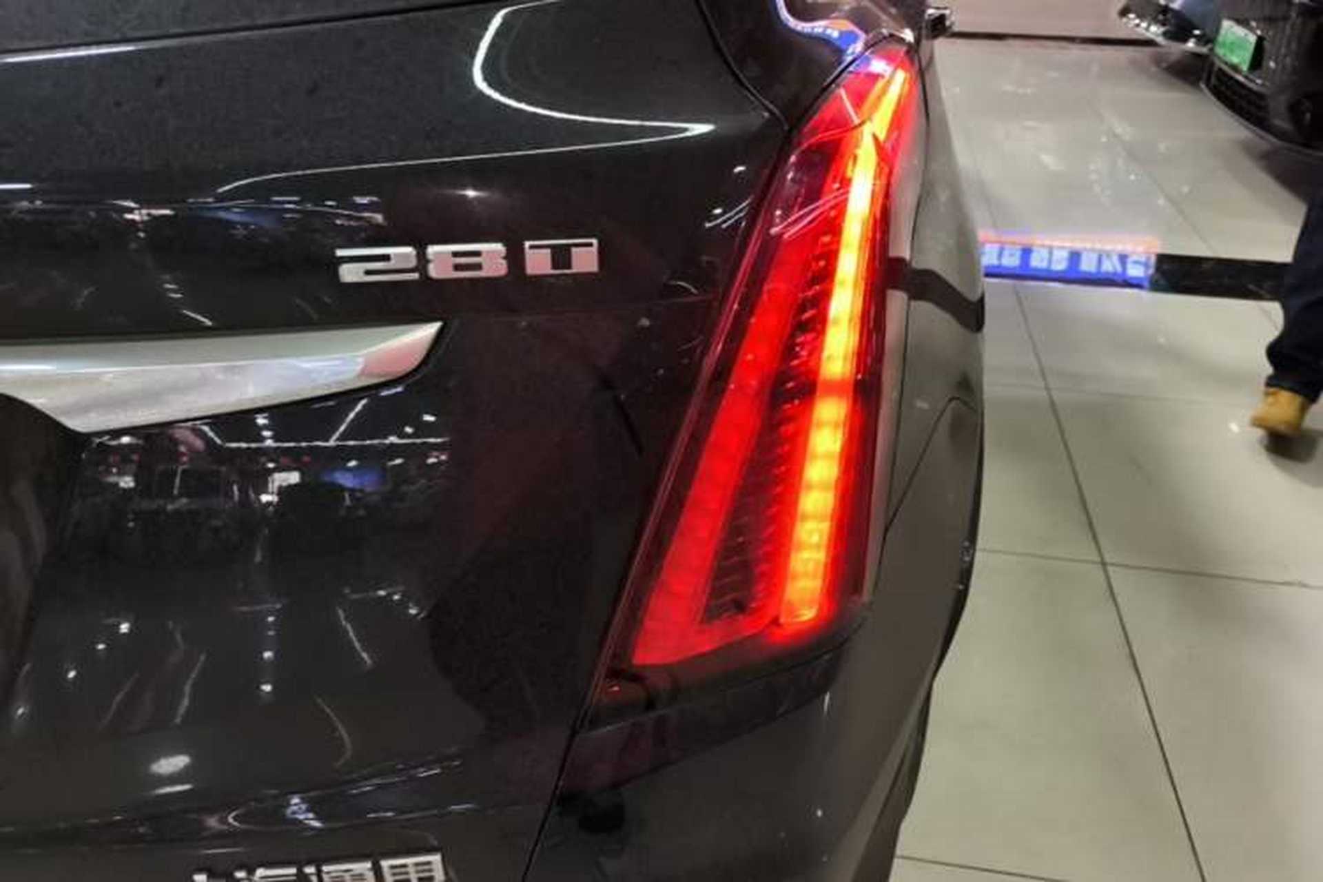 Used Cadillac XT5 2020 28T Luxury Version Right Rear Taillight