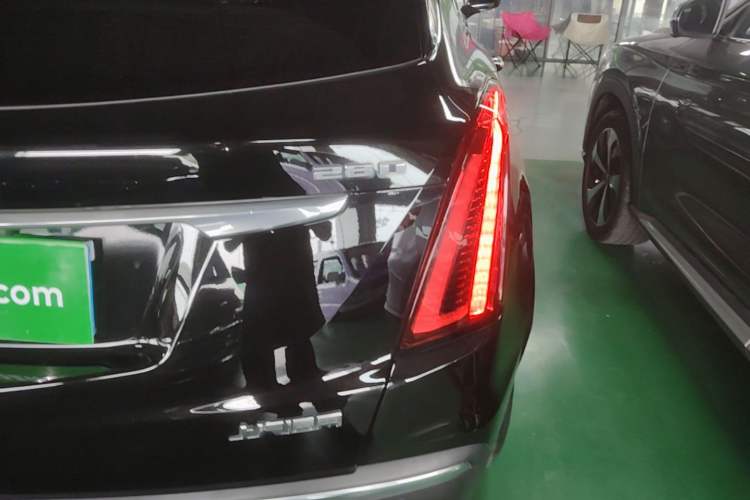 Used Cadillac XT5 2020 Revised Version 28T Luxury Edition Right Rear Taillight