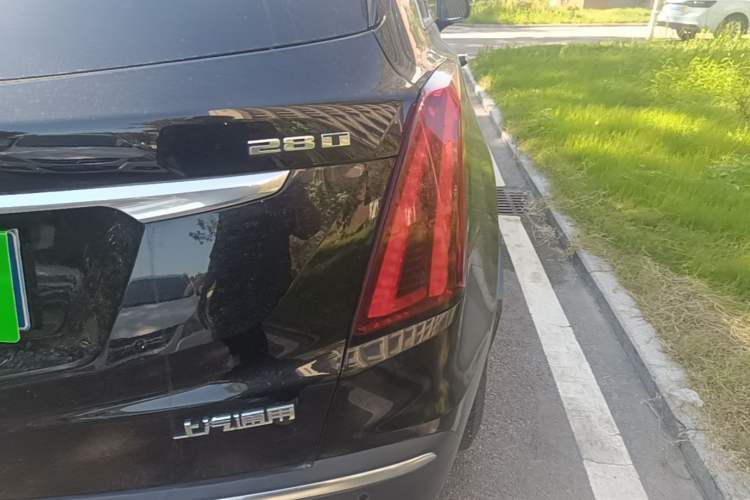 Used Cadillac XT5 2020 28T Luxury Version Right Rear Taillight