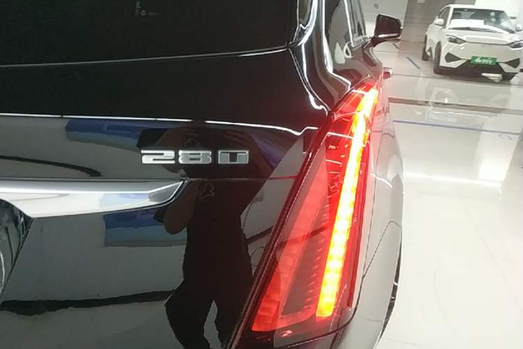 Used Cadillac XT5 2020 28T Tech Edition Right Rear Taillight