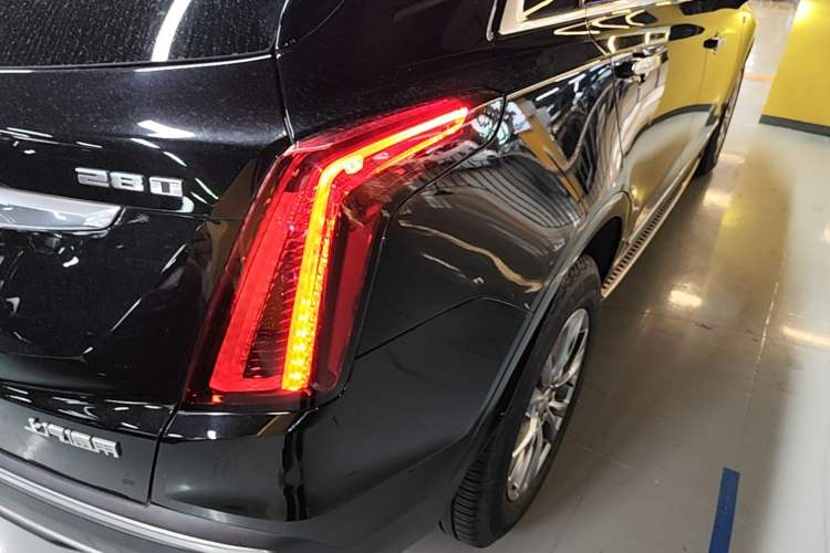 Used Cadillac XT5 2020 Revised Version 28T Luxury Edition Right Rear Taillight