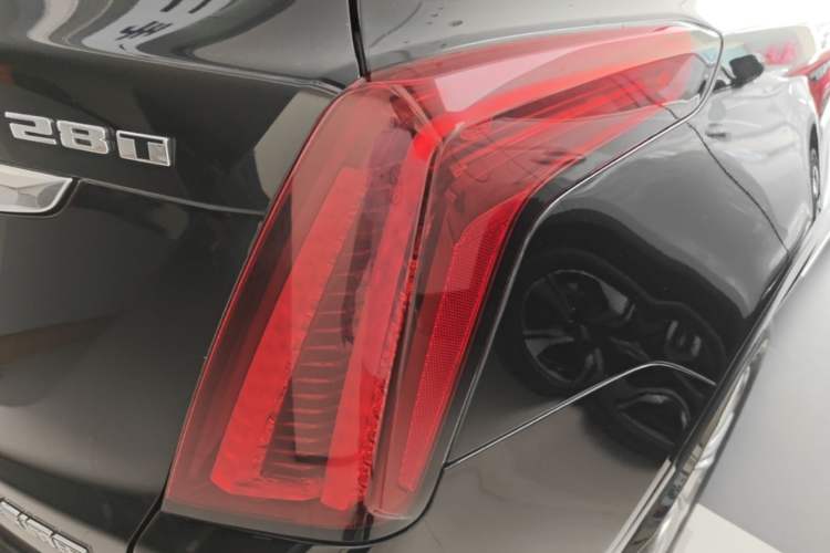 Used Cadillac XT5 2020 Revised Version 28T Luxury Edition Right Rear Taillight