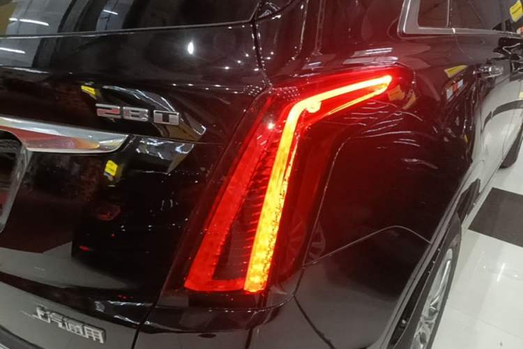 Used Cadillac XT5 2020 28T Luxury Version Right Rear Taillight
