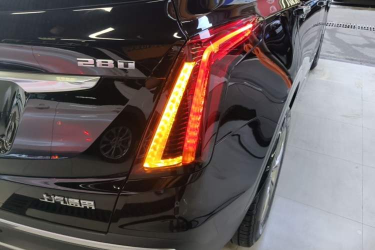 Used Cadillac XT5 2020 28T Luxury Version Right Rear Taillight