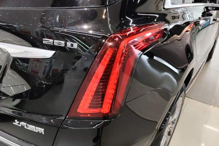 Used Cadillac XT5 2020 28T Luxury Version Right Rear Taillight