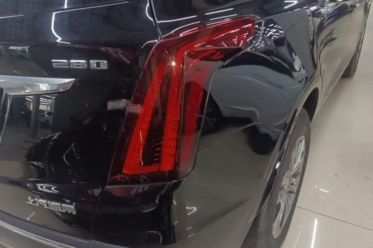 Used Cadillac XT5 2020 28T Luxury Version Right Rear Taillight
